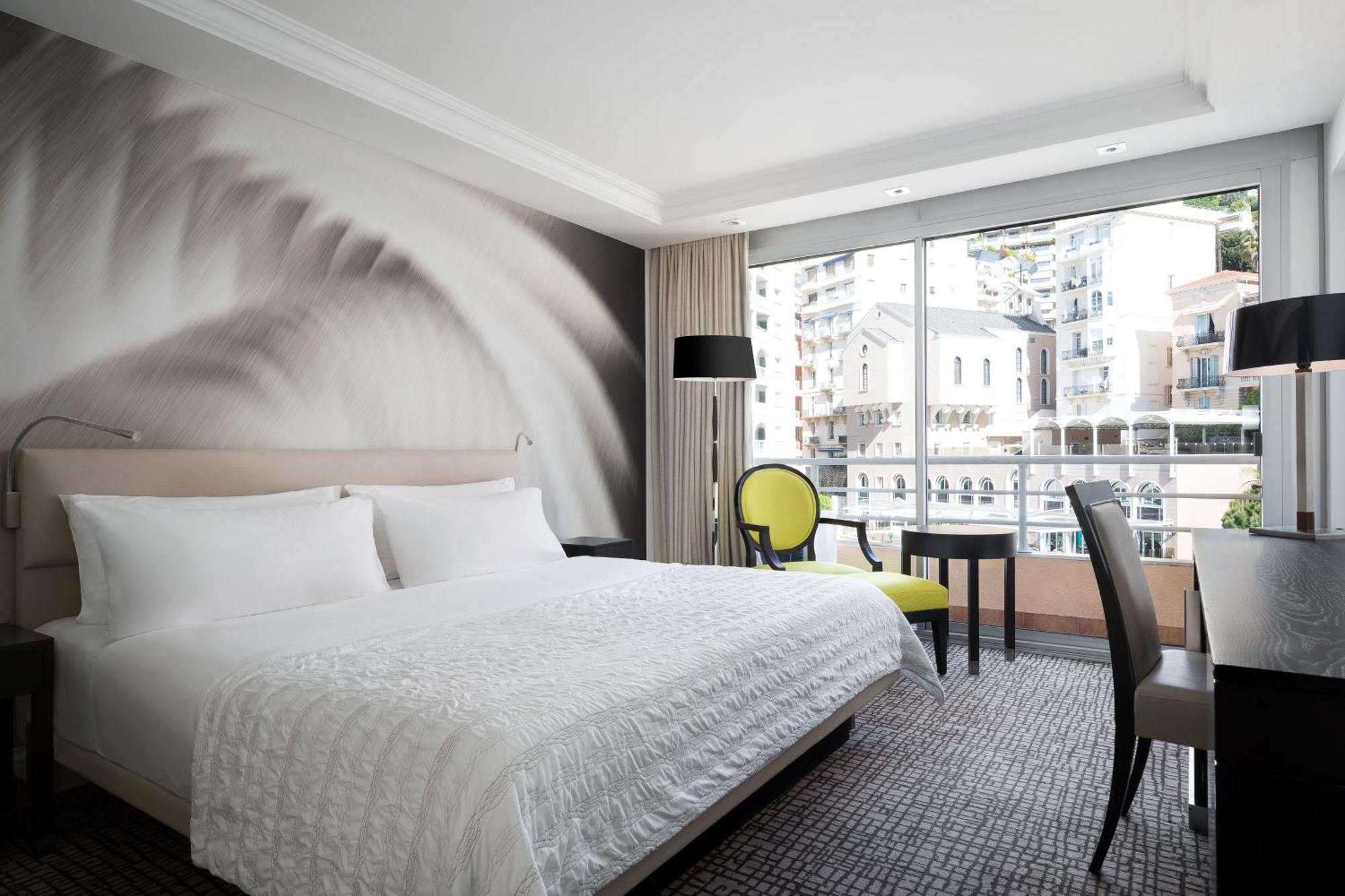 Le Méridien Plaza Hotel 4*